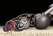 ダイソンDC35 モーターヘッド コードレスクリーナー カーボンファイバーブラシ搭載モーターヘッド 専用モーターで回転するナイロン素材のブラシがカーペットに入り込んだゴミや髪の毛、さらに階段や車内などの掃除がしづらい場所のゴミまで取り除きます。