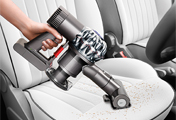ダイソンDC62 モーターヘッド プロ コードレスクリーナー 車のお掃除に 座席の下やシート部分のお掃除にも便利です。